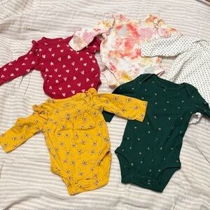 Bundle of 5 long sleeve onesies, 0-3 months excellent condition.